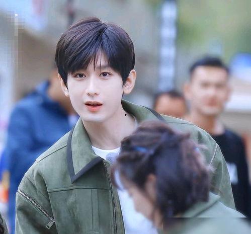 娱乐小呆呆爆料杨紫成毅,娱乐小呆呆曝恋情疑云